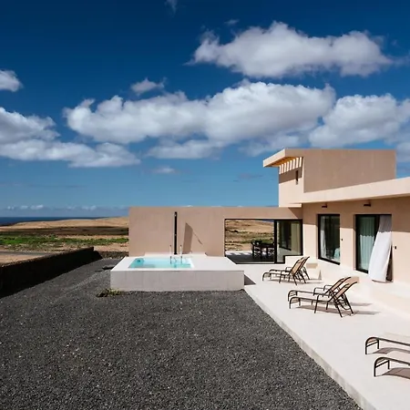 Villa Essea Living With Heated Pool *