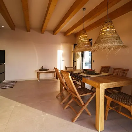 Essea Living With Heated Pool Villa Tindaya