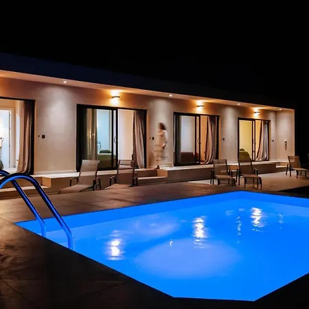 Essea Living With Heated Pool Villa *
