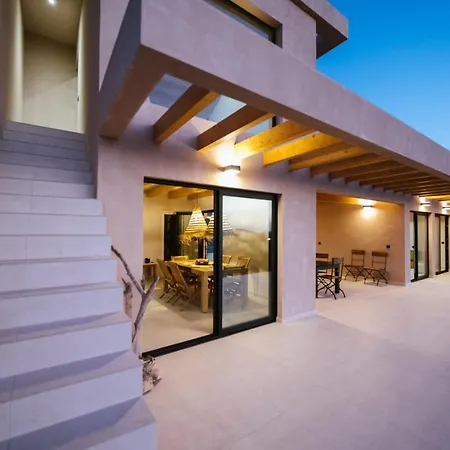 Villa Essea Living With Heated Pool