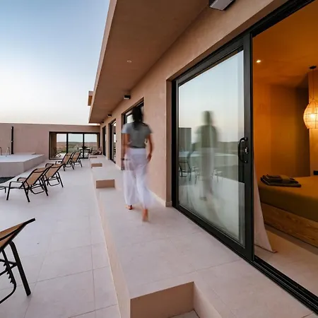 Essea Living With Heated Pool *